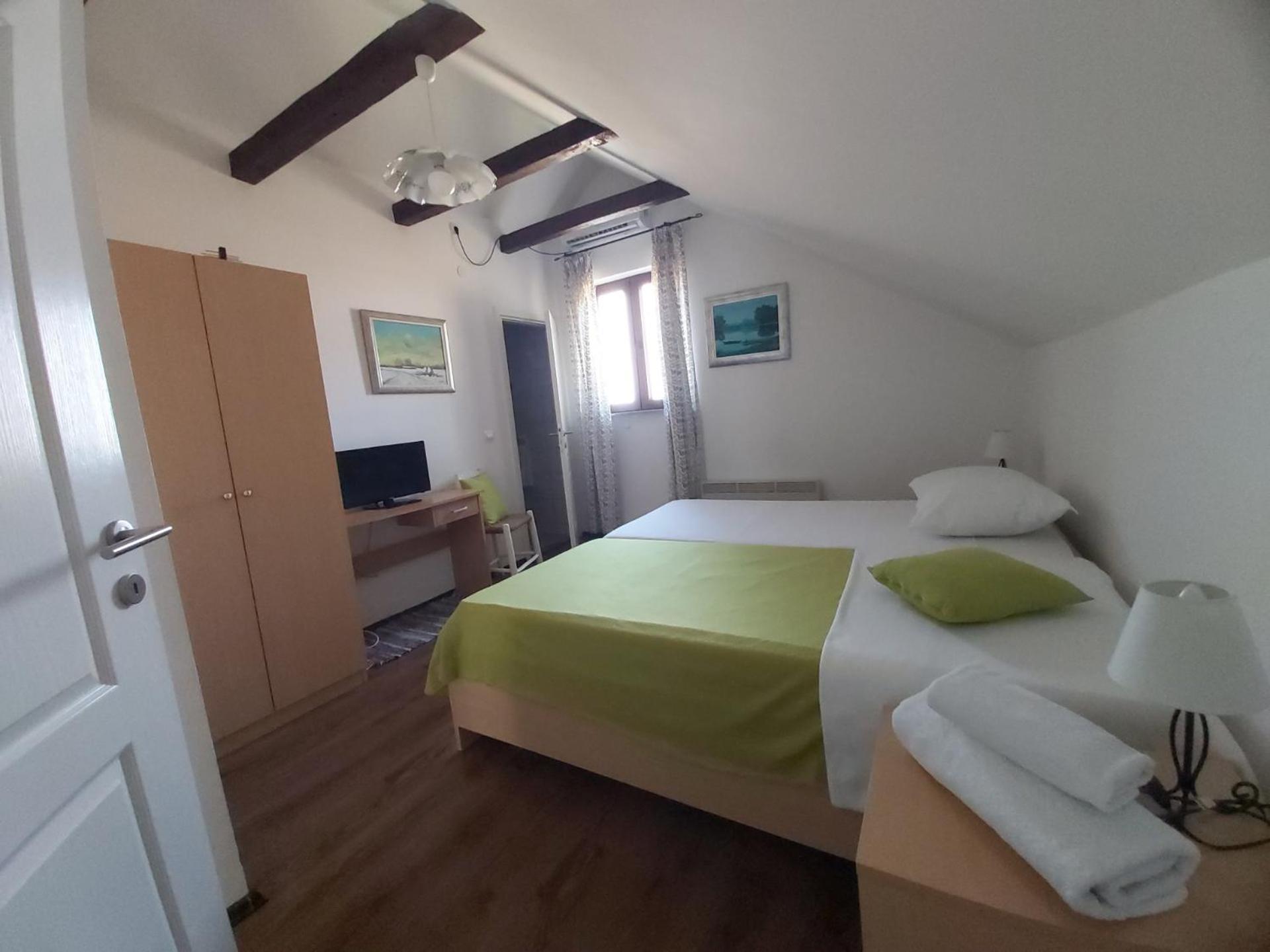 Izletiste Opatovac Guest House Exterior photo
