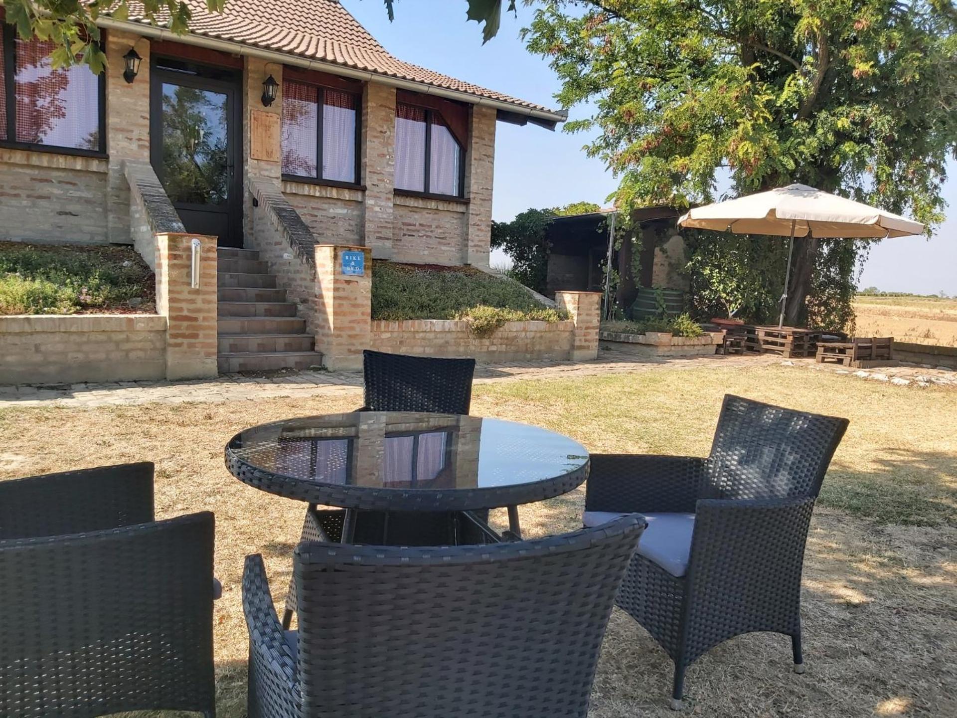 Izletiste Opatovac Guest House Exterior photo