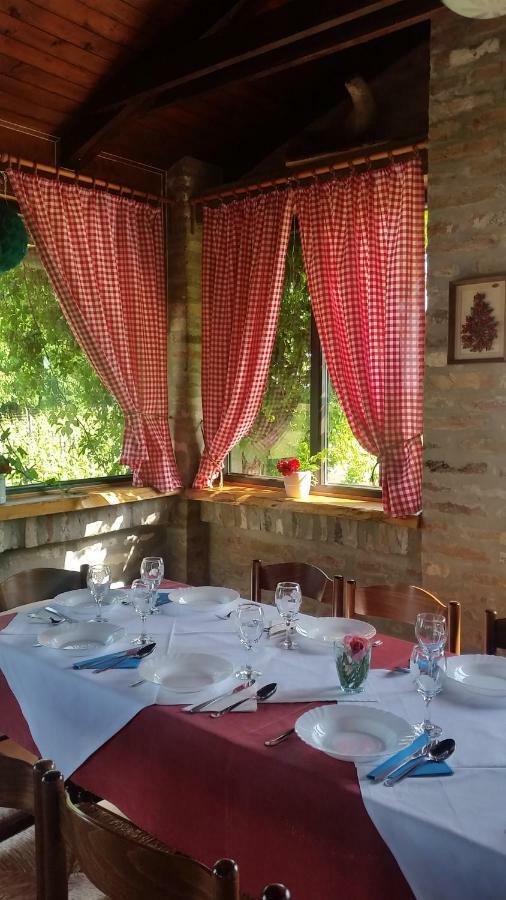 Izletiste Opatovac Guest House Exterior photo